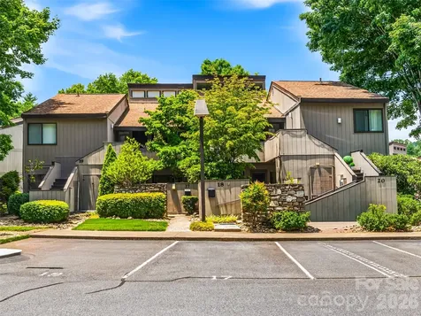 17 Lakemoor Lane Hendersonville NC 28739
