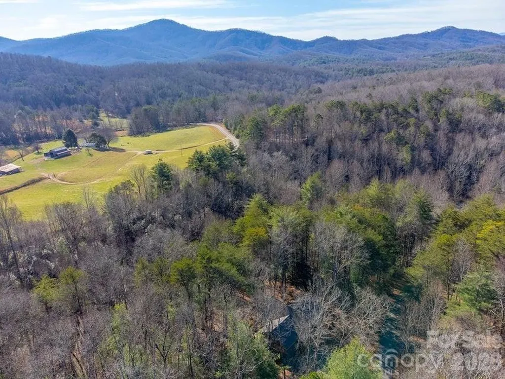 397 Kennel Loop Murphy NC 28906
