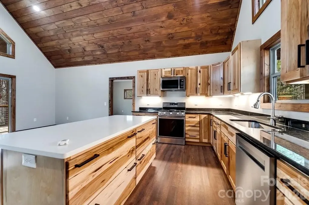 397 Kennel Loop Murphy NC 28906
