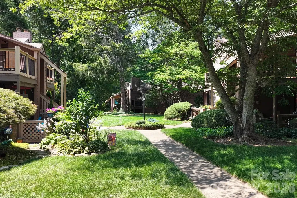 43 Ravencroft Lane Asheville NC 28803