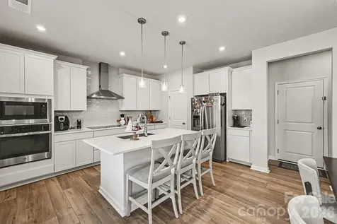 8230 Franklin Trail Street Charlotte NC 28227