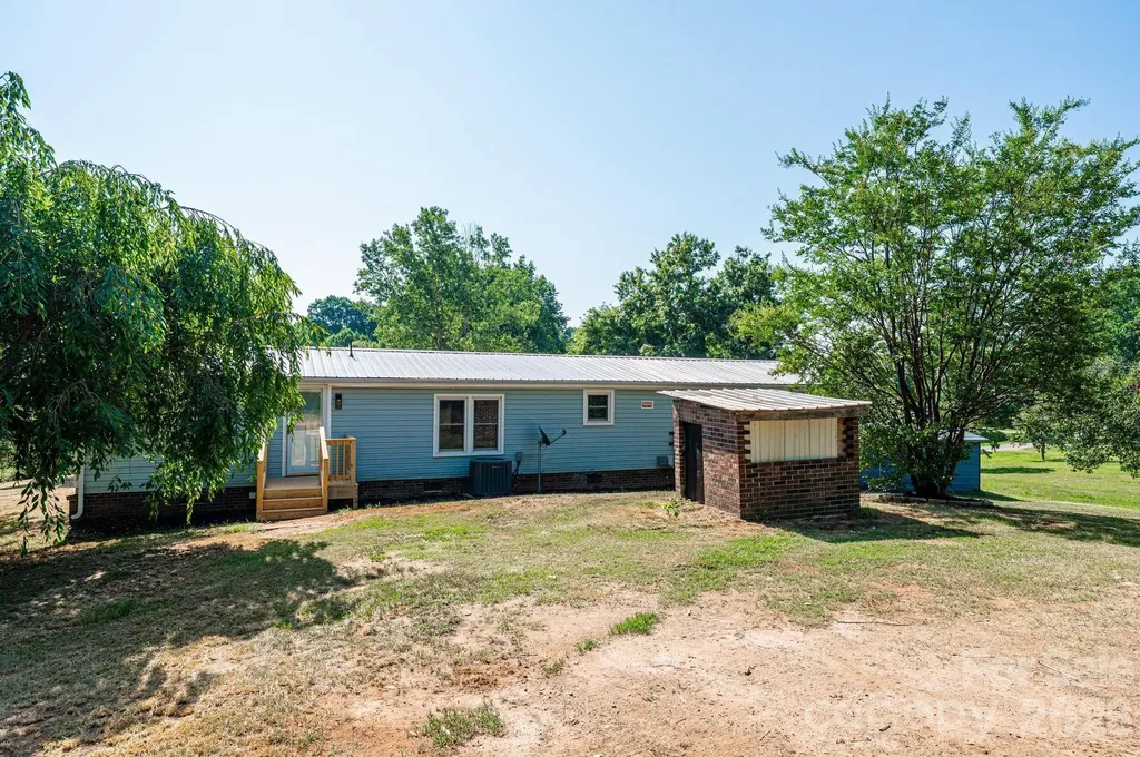 1143 Cheyenne Oaks Drive Claremont NC 28610