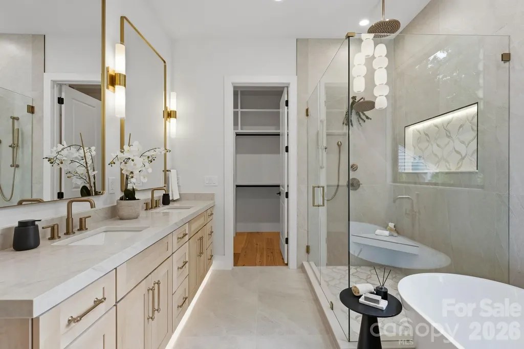 1412 Lyon Court Charlotte NC 28205