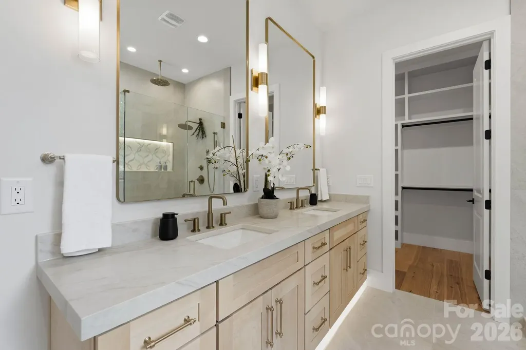 1412 Lyon Court Charlotte NC 28205