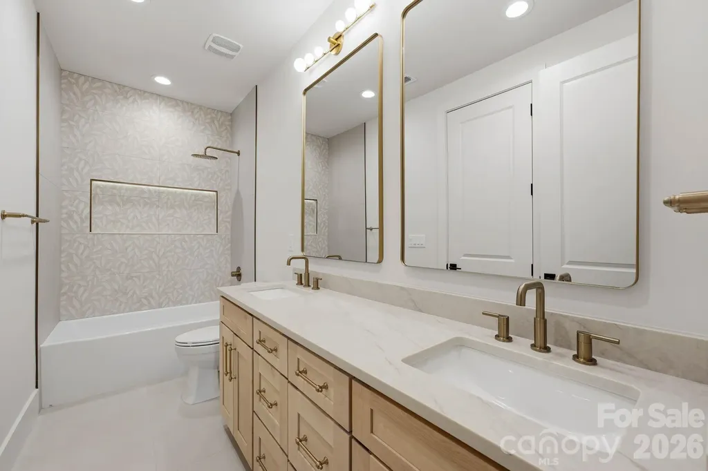 1412 Lyon Court Charlotte NC 28205