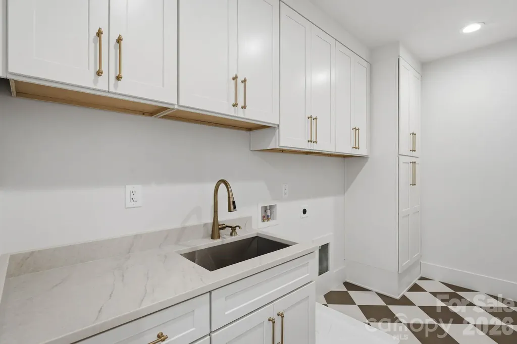 1412 Lyon Court Charlotte NC 28205
