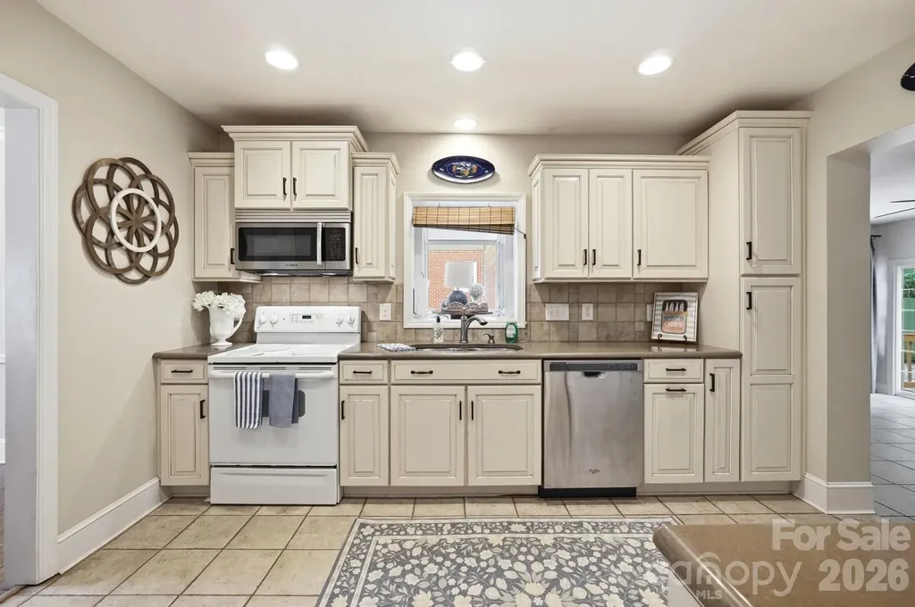 7919 Linda Lake Drive Charlotte NC 28215