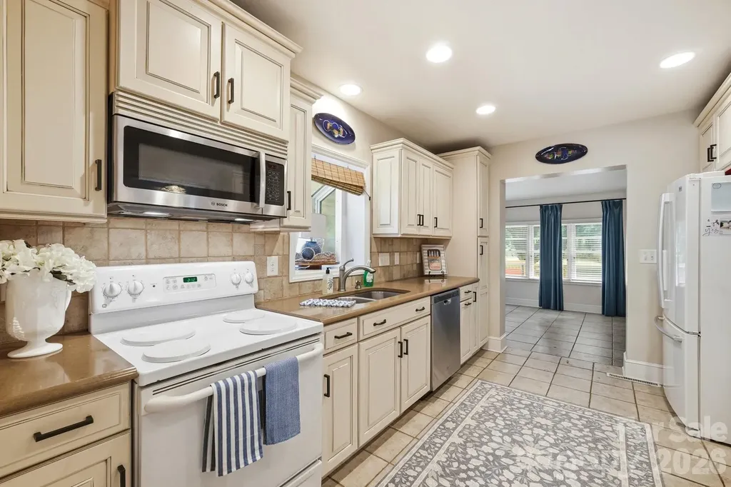 7919 Linda Lake Drive Charlotte NC 28215