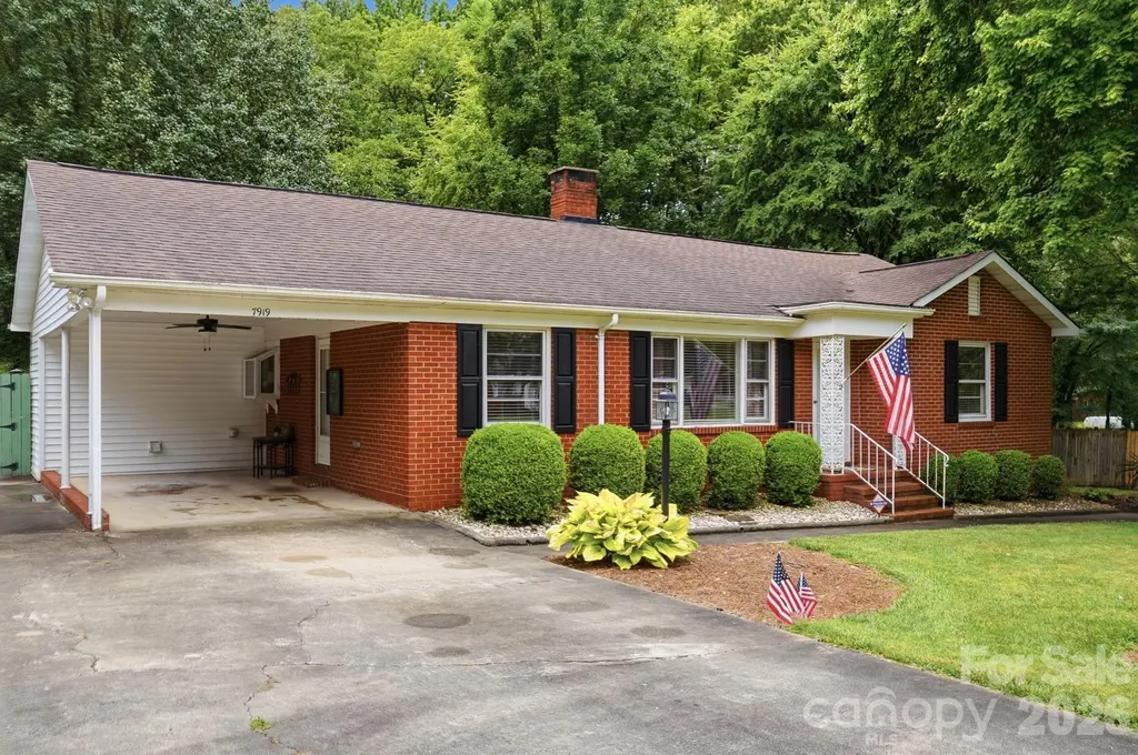 7919 Linda Lake Drive Charlotte NC 28215