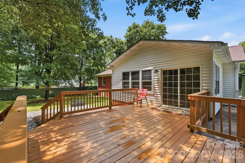 7919 Linda Lake Drive Charlotte NC 28215