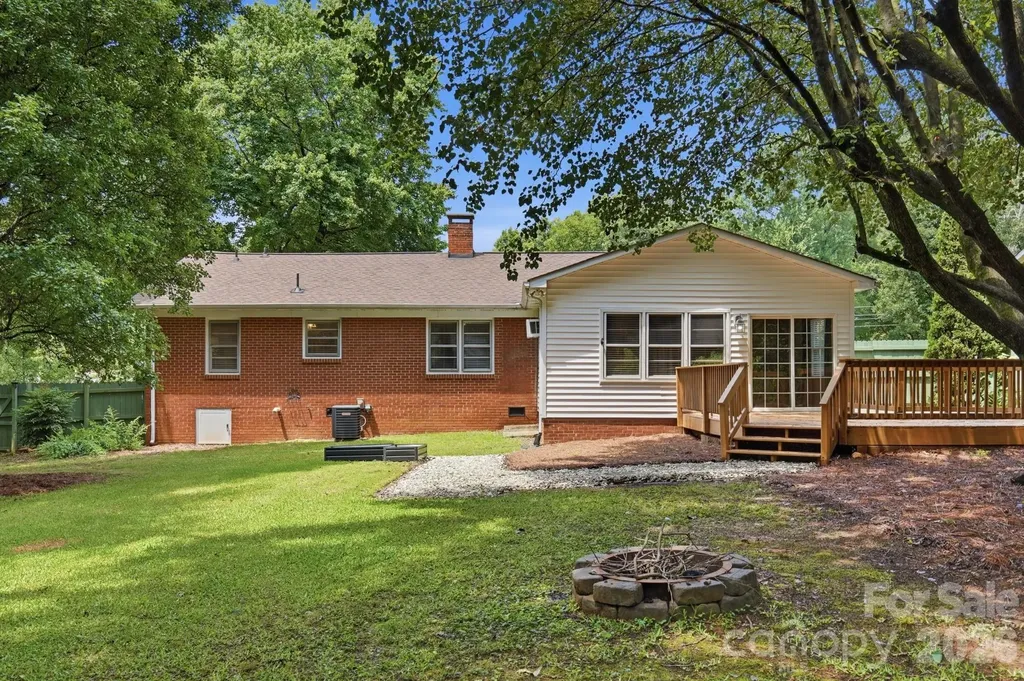 7919 Linda Lake Drive Charlotte NC 28215