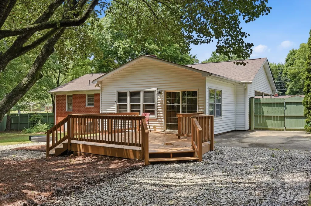 7919 Linda Lake Drive Charlotte NC 28215
