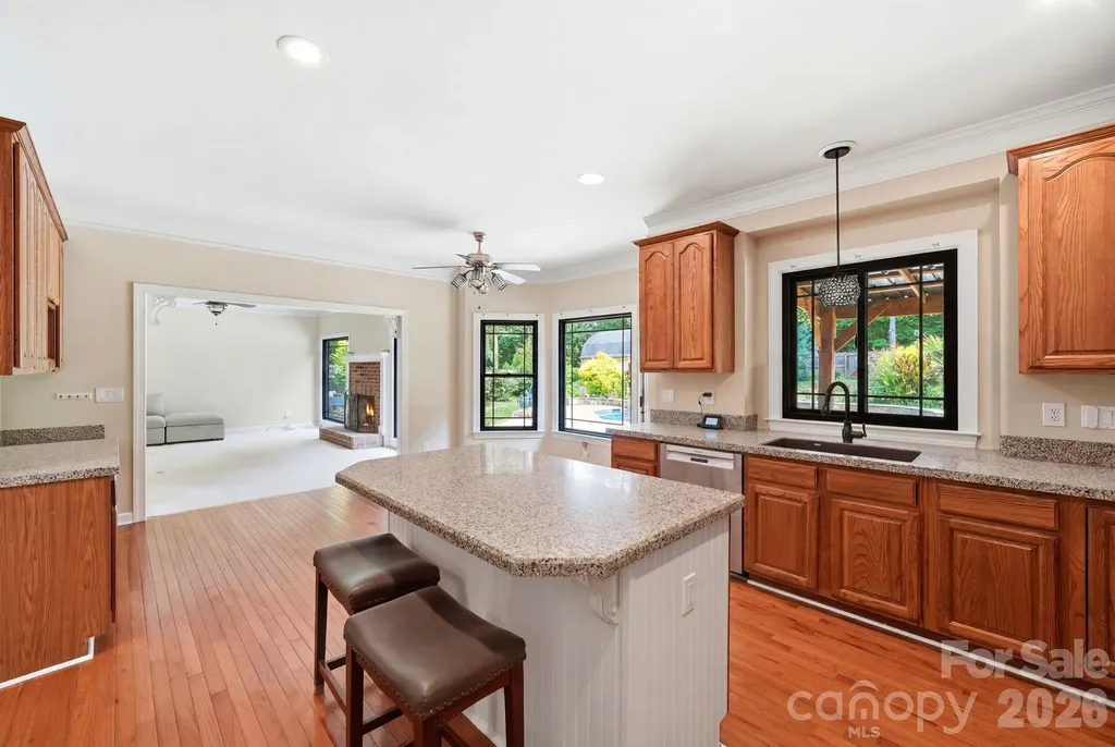 6821 Hollow Oak Drive Charlotte NC 28227