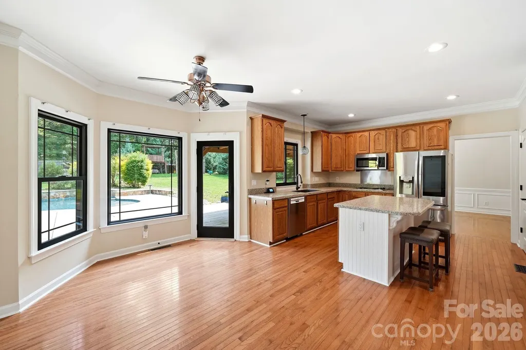 6821 Hollow Oak Drive Charlotte NC 28227