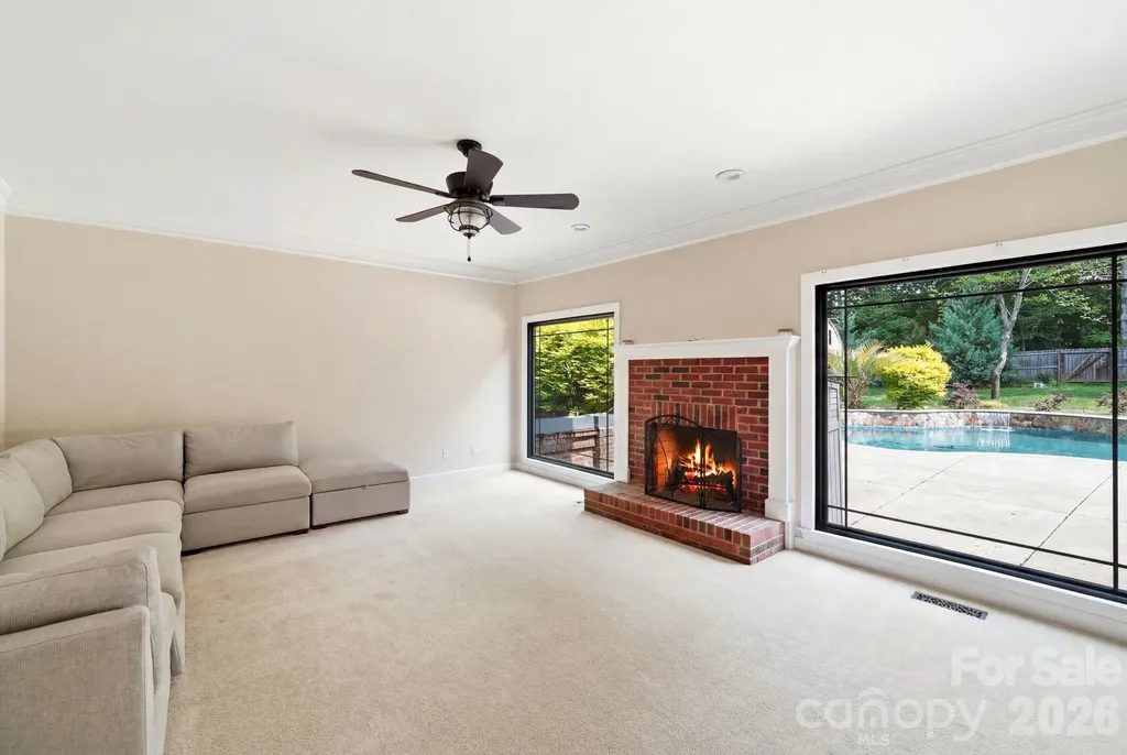 6821 Hollow Oak Drive Charlotte NC 28227
