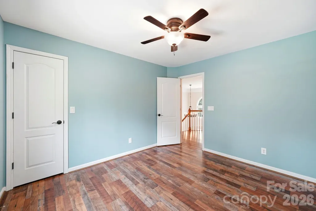 6821 Hollow Oak Drive Charlotte NC 28227