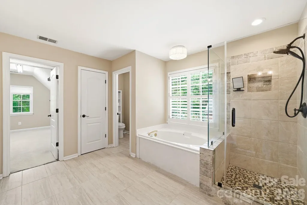 6821 Hollow Oak Drive Charlotte NC 28227