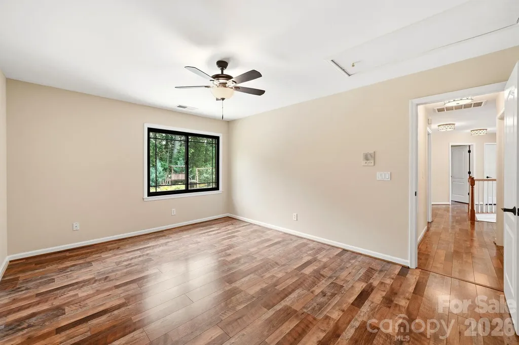6821 Hollow Oak Drive Charlotte NC 28227