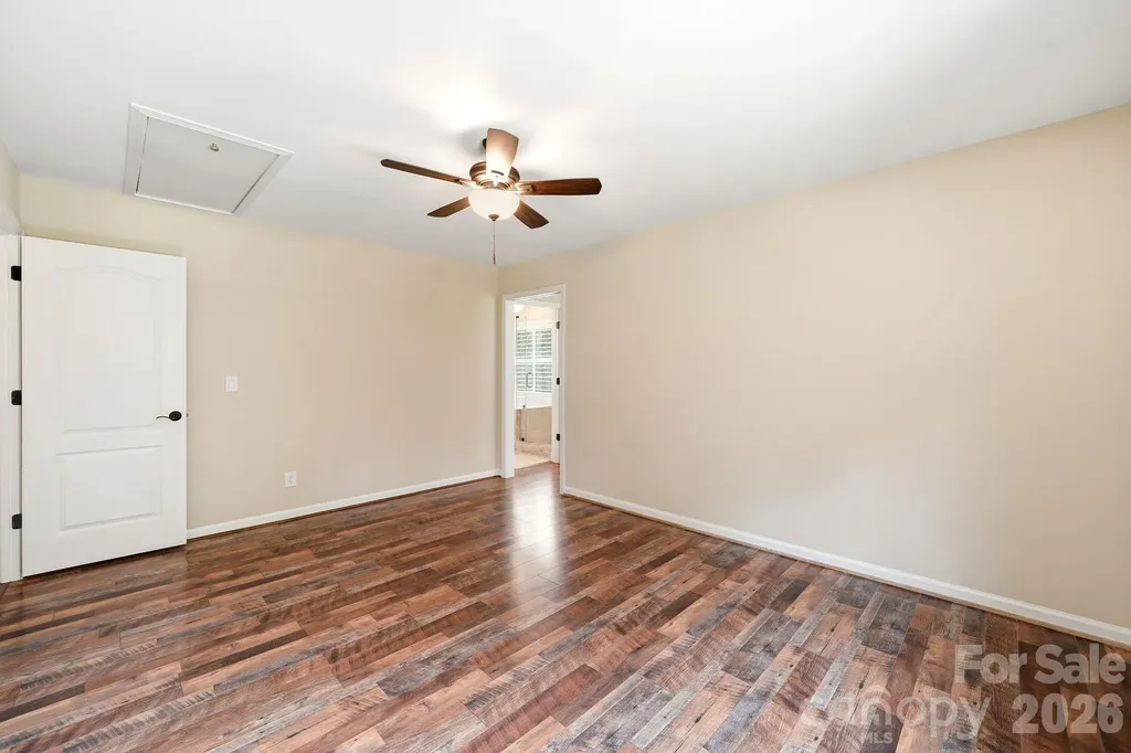 6821 Hollow Oak Drive Charlotte NC 28227