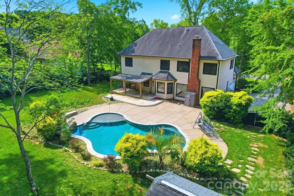 6821 Hollow Oak Drive Charlotte NC 28227