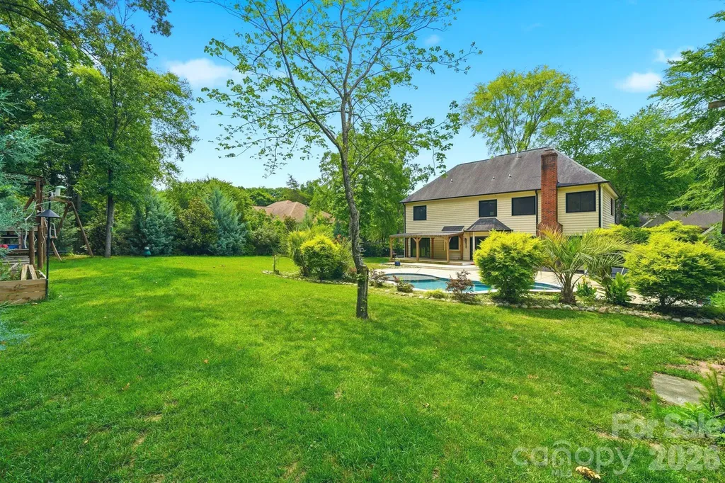 6821 Hollow Oak Drive Charlotte NC 28227