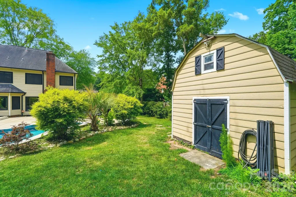 6821 Hollow Oak Drive Charlotte NC 28227