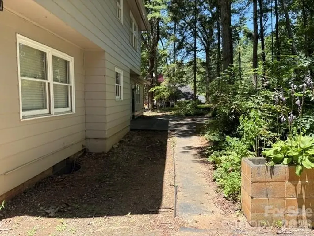 31 Spring Forest Circle Asheville NC 28803