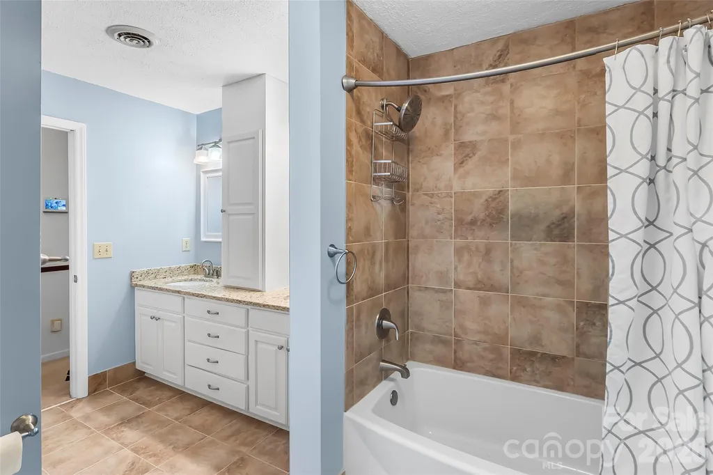 32 Swanns View Drive Marion NC 28752