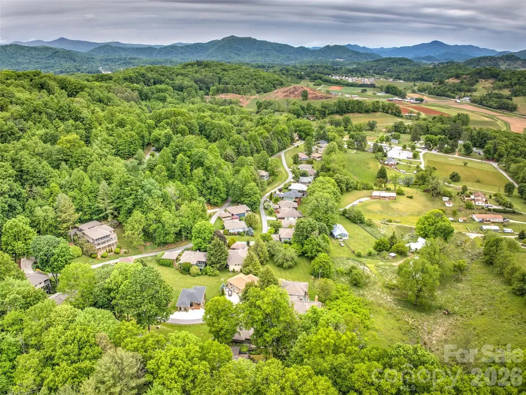 47 Winghaven Heights Waynesville NC 28786