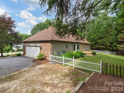 104 Arrowood Lane Hendersonville NC 28791
