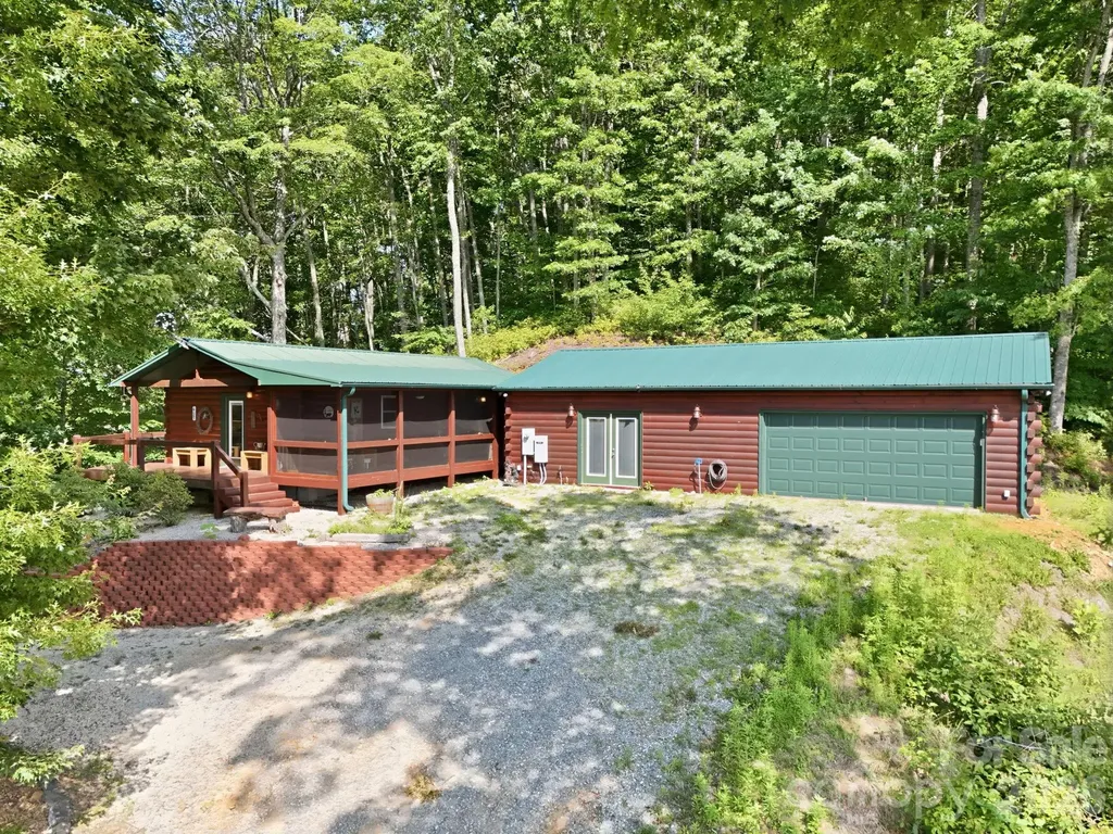 946, 140, 83 Honeysuckle Ridge Almond NC 28702