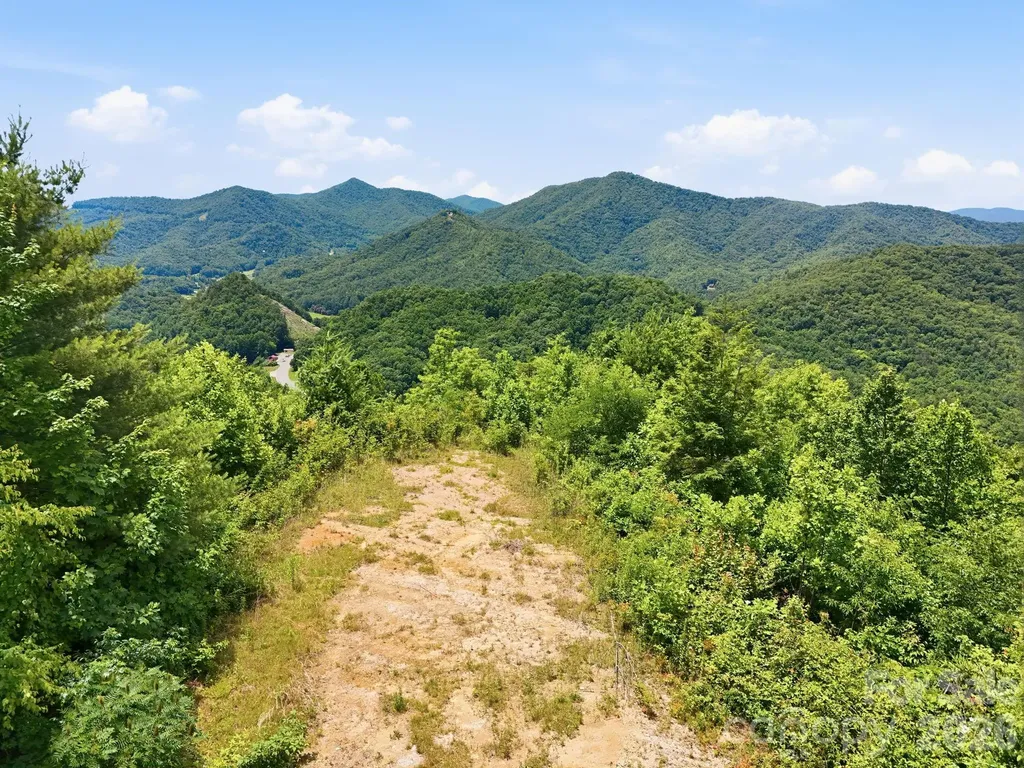 946, 140, 83 Honeysuckle Ridge Almond NC 28702