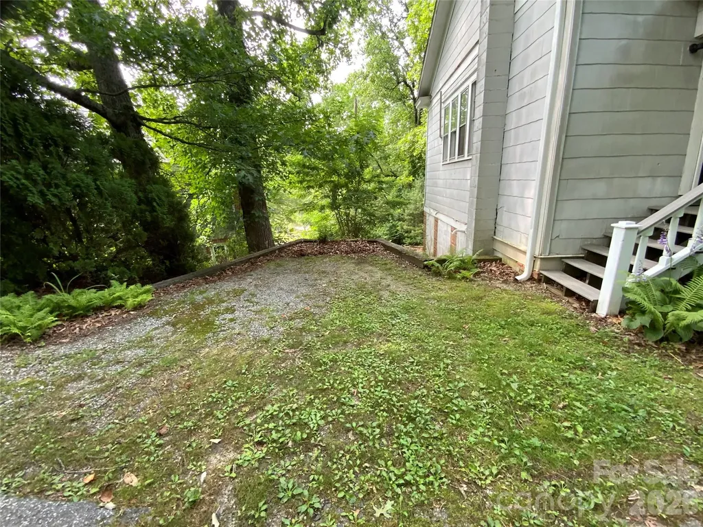 58 Seminary Street Saluda NC 28773