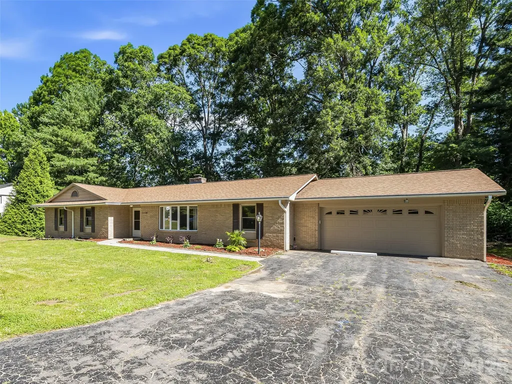 3158 Florida Drive Hendersonville NC 28792