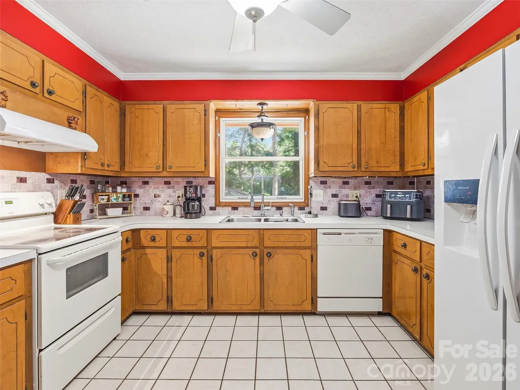 3158 Florida Drive Hendersonville NC 28792