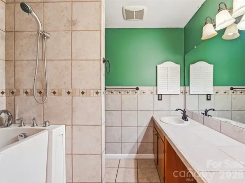 3158 Florida Drive Hendersonville NC 28792