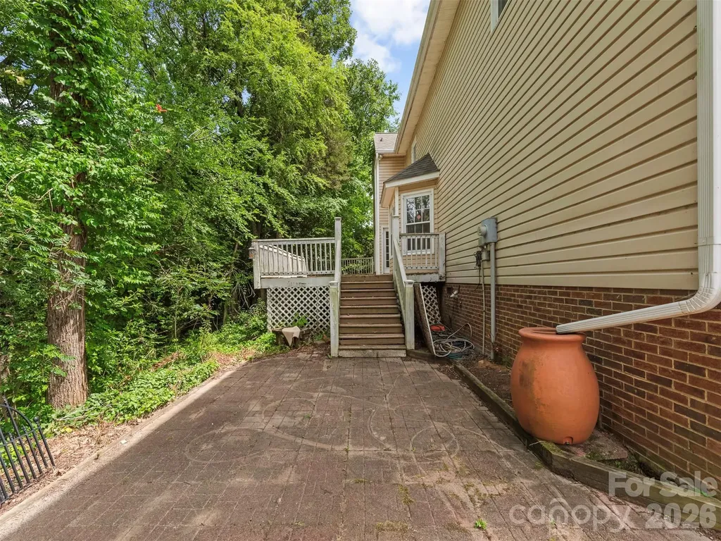 14437 Raynham Drive Charlotte NC 28262
