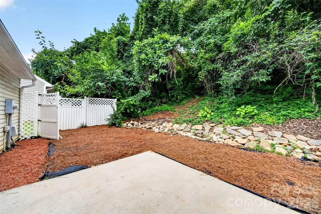 4627 Victory Lane Charlotte NC 28269