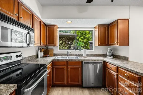 2 Five Oaks Lane Lake Wylie SC 29710