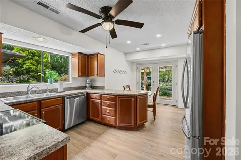 2 Five Oaks Lane Lake Wylie SC 29710
