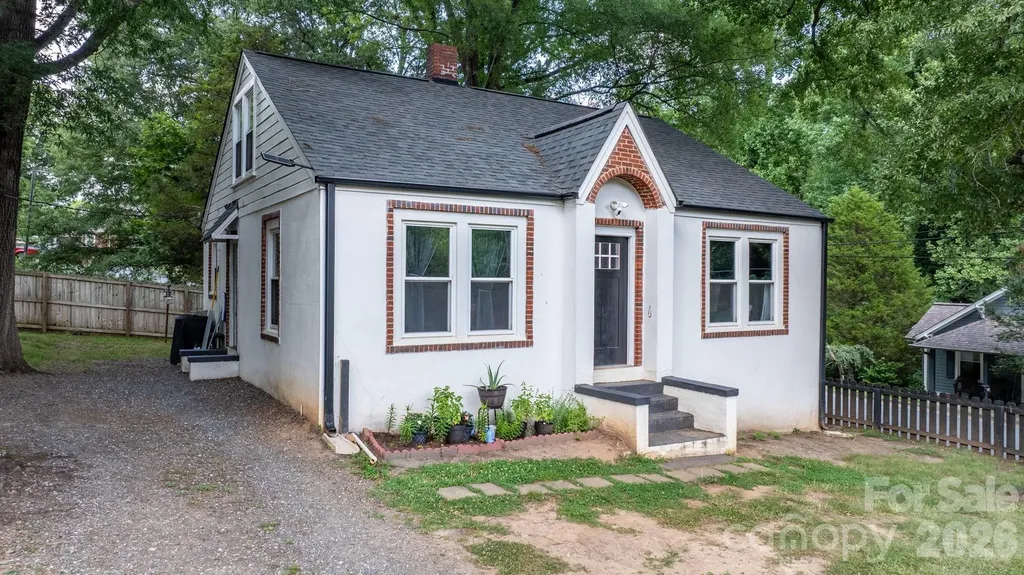 331 5th Avenue SE Hickory NC 28602