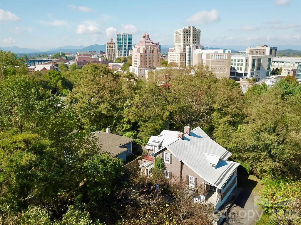 23 Tuskeegee Street Asheville NC 28801