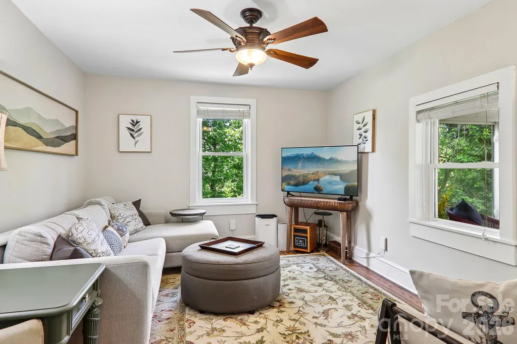 23 Tuskeegee Street Asheville NC 28801