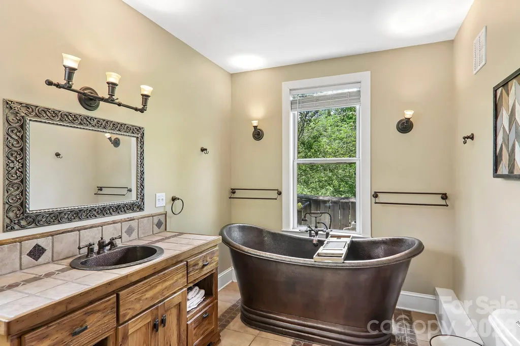 23 Tuskeegee Street Asheville NC 28801