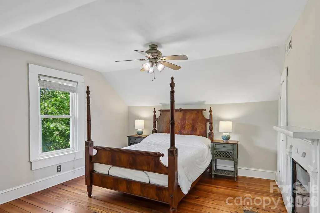 23 Tuskeegee Street Asheville NC 28801