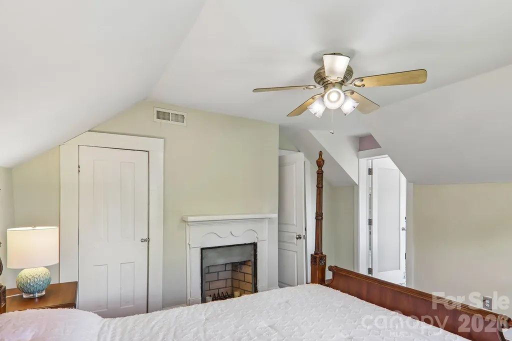 23 Tuskeegee Street Asheville NC 28801