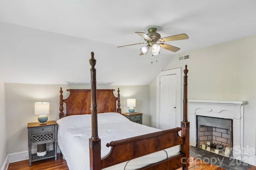 23 Tuskeegee Street Asheville NC 28801