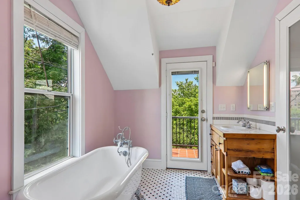 23 Tuskeegee Street Asheville NC 28801