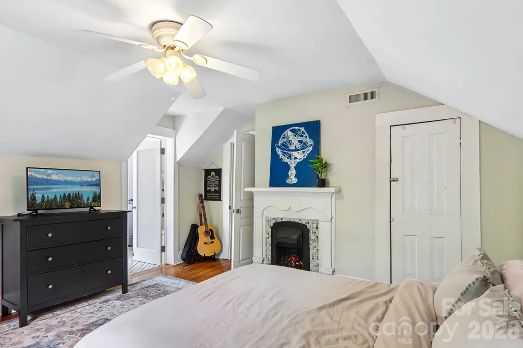 23 Tuskeegee Street Asheville NC 28801