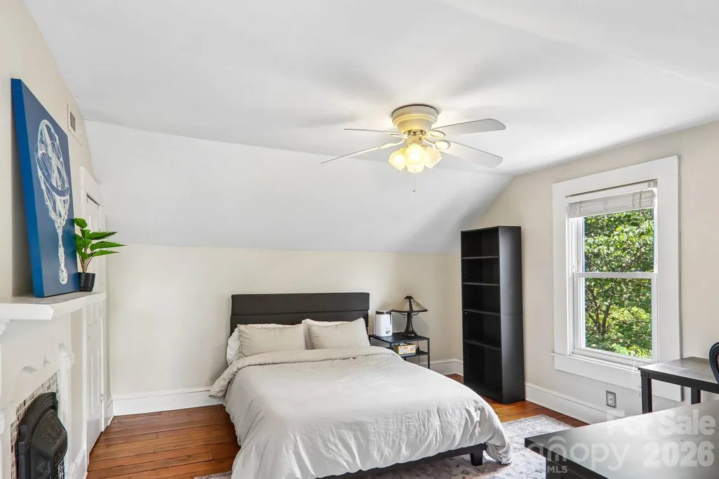 23 Tuskeegee Street Asheville NC 28801